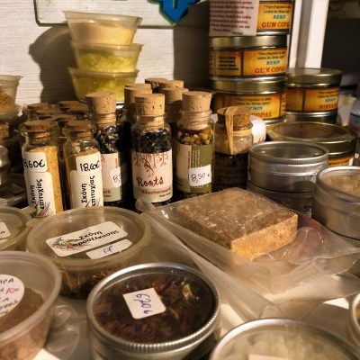 θυμιάματα και βότανα